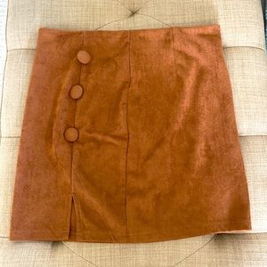 Adorable suede mini skirt!! 🔥🔥🔥